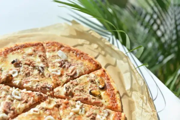 Czy pizza jest lekkostrawna? Odkryj, co wpływa na trawienie