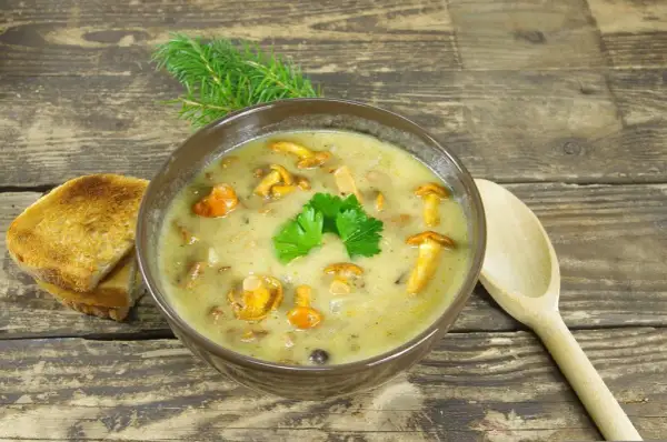 Pyszna zupa kurkowa: prosty przepis krok po kroku dla każdego