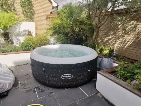 Jak wybrać idealne jacuzzi Lay-Z-Spa: porównanie modeli i opinie