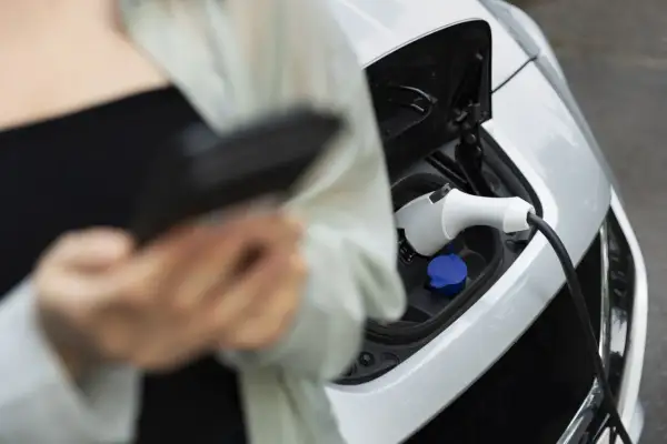 Jak rozwój baterii zmieni przyszłość samochodów elektrycznych