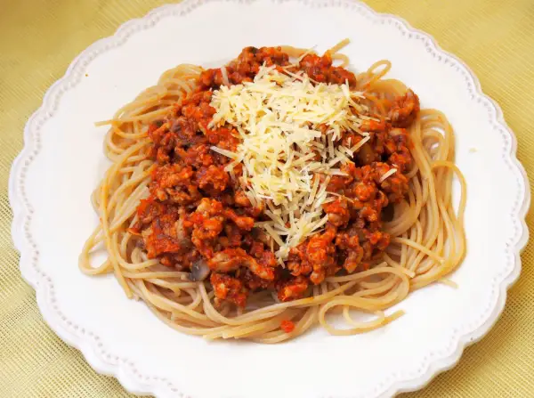 Szybki i prosty sos do spaghetti z pieczarkami, który zachwyci każdego