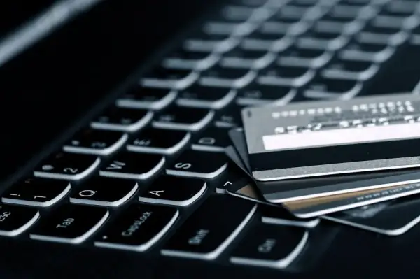 Czy Plus Bank widzi chwilówki? Jak to wpływa na Twoje kredyty?