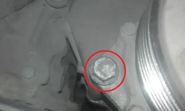 Jak wyjąć alternator VW Golf 4 bez problemów - krok po kroku