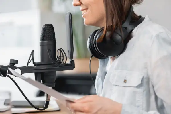 Potęga głosu w marketingu czyli jak podcasty budują autorytet w niszach lokalnych