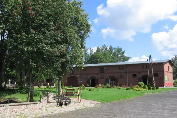 Stadnina koni Nowielice – historia, usługi i atrakcje jeździeckie