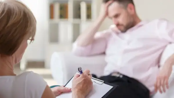 Czy na L4 od psychiatry można wyjechać? Poznaj zasady i ryzyko