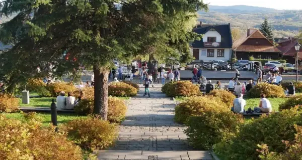 Gdzie zjeść w Lanckoronie? Odkryj najlepsze restauracje i smaki