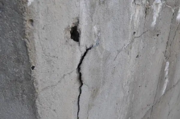 Czym zabezpieczyć beton, aby uniknąć zniszczeń i wilgoci?