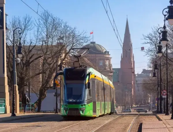 Ile zarabia kierowca tramwaju w Polsce? Zaskakujące wyniki i fakty.
