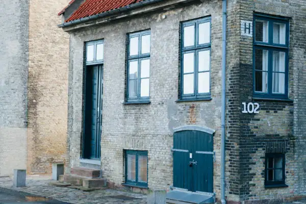 Ile kosztuje generalny remont kamienicy? Poznaj ukryte koszty i czynniki