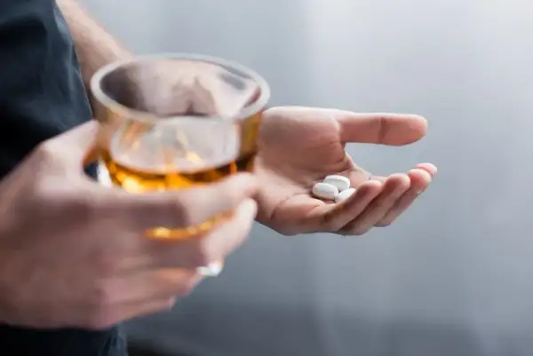 Alkohol i tabletki na nadciśnienie: Czy można łączyć? Poznaj fakty