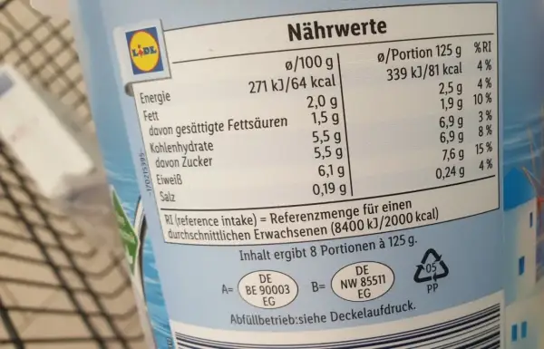 Nährwertangaben für griechischer Joghurt: 6,1g Eiweiß pro 100g. Ideal für Sportler.