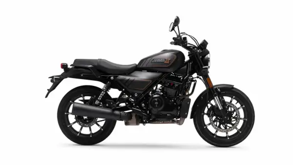 Harley-Davidson X440 negra, lista para la aventura urbana.