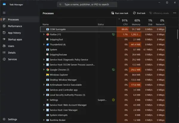 COM Surrogate zużywa 88.6% CPU. W Menedżerze zadań widać proces COM Surrogate z wysokim obciążeniem procesora.