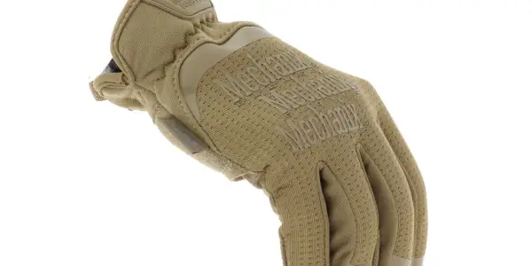 Guante táctico color arena de Mechanix, con logo en relieve y tejido transpirable para máxima protección y agarre.
