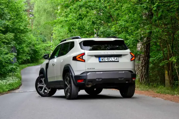 Pojemność baku Dacia Duster: Ile litrów? Zasięg LPG, Diesel, Benzyna