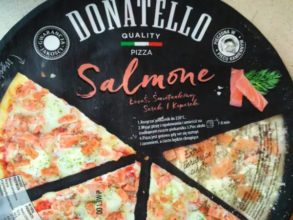 Pizza Donatello Salmone z łososiem, serkiem śmietankowym i koperkiem.