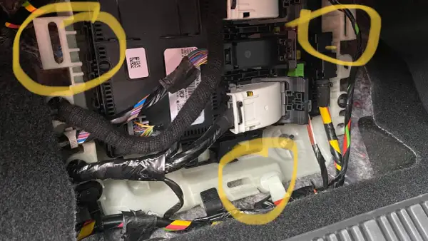 Gdzie są bezpieczniki w Ford Kuga? Odkryj ich lokalizację i wymianę