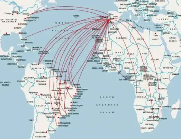 Mapa pokazuje połączenia lotnicze z Europy, Afryki i Ameryki Północnej do Portugalii. Zastanawiasz się, ile się leci do Portugalii?