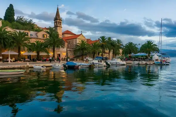 Niezapomniane atrakcje na wyspie Brač, które musisz odwiedzić