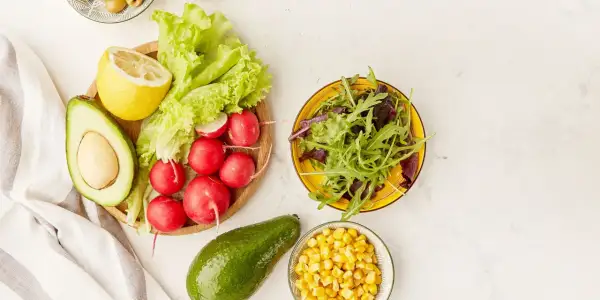 Dieta na trądzik: Co jeść i czego unikać dla czystej cery?