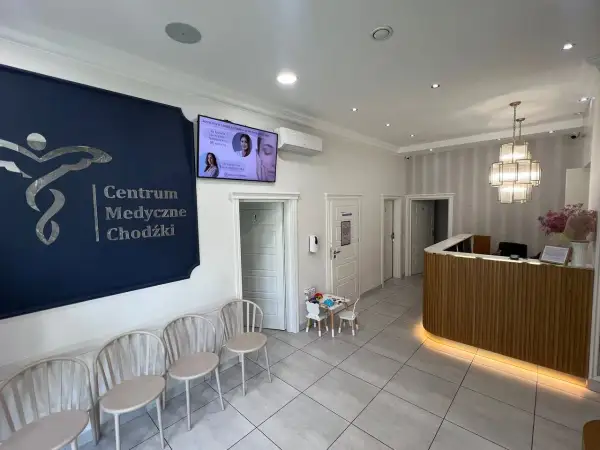Recepcja i poczekalnia w Centrum Medycznym Chodźki w Lublinie.