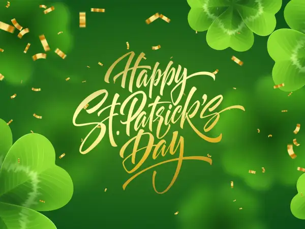 Tréboles verdes y confeti dorado celebran el Día de San Patricio con un mensaje festivo en letras doradas.