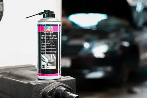 Preparat do czyszczenia wtryskiwaczy Liqui Moly ułatwia demontaż zapieczonych elementów.