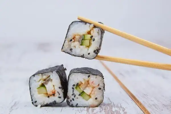 Ile kalorii ma sushi wegetariańskie? Jedz świadomie i zdrowo!