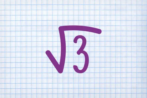 Fioletowy symbol pierwiastka z liczby 3 na kartce w kratkę.
