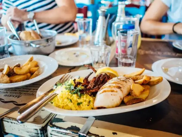 Gdzie zjeść w Darłówku? Odkryj najlepsze lokale gastronomiczne