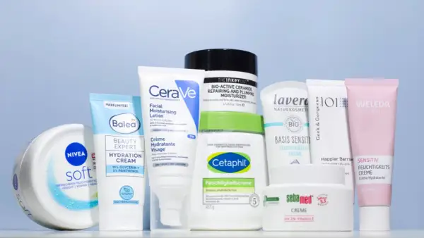 Eine Auswahl an Feuchtigkeitscremes, darunter Nivea Soft, Balea, CeraVe, Cetaphil und Weleda. Diese moisturizer deutsch Produkte versprechen intensive Pflege.