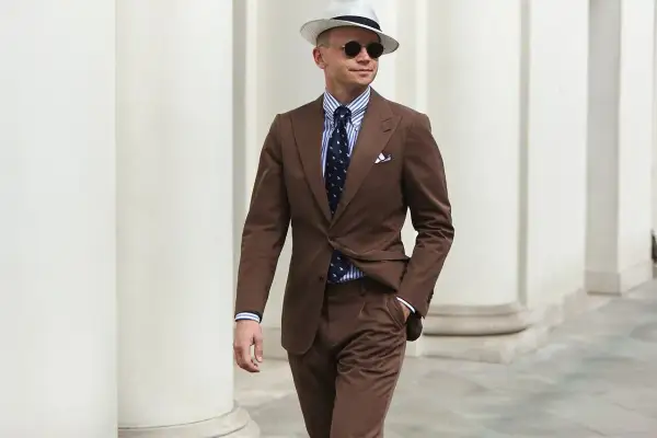 Jaki krawat do brązowych butów? 5 porad dla eleganckiego mężczyzny