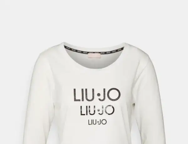 Biała koszulka z długim rękawem marki Liu Jo, z potrójnym, błyszczącym logo.