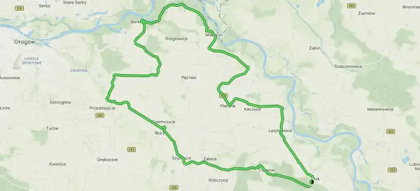 Mapa z zaznaczonym zielonym szlakiem rowerowym, biegnącym przez wsie takie jak Bork, Pęcław, Kaczyce, a także w pobliżu Głogowa.