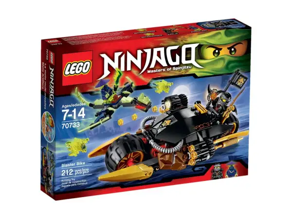 Zestaw LEGO 70733 Blaster Bike z serii Ninjago. Zestaw zawiera motocykl i latającą maszynę.