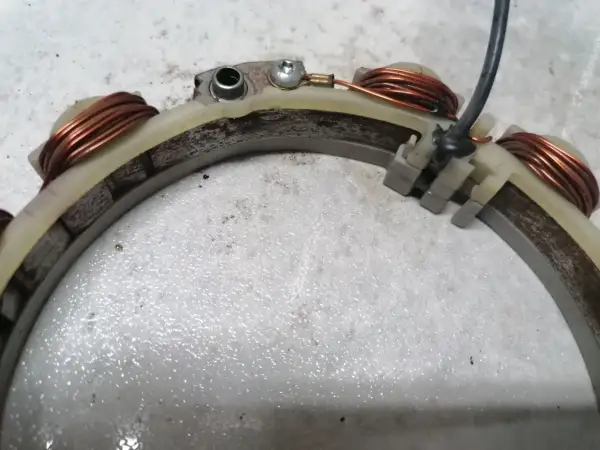 Silnik z kosiarki i alternator? Zrób własny generator 12V/230V!