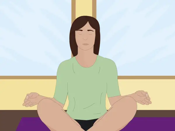 Persona meditando en posición de loto, con los ojos cerrados y las manos en mudra, buscando conectar con el yo superior.