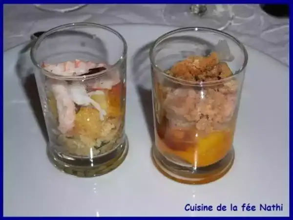 Deux verrines gourmandes : une avec des crevettes et des légumes, l'autre une verrine langouste avec une touche sucrée.