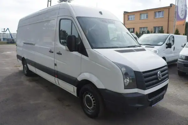 Biały Volkswagen Crafter L3H2, idealny do transportu. Poznaj jego wymiary i możliwości.