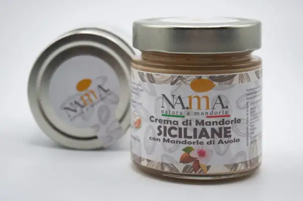Crema di mandorle siciliane, perfetta per dolci e ricette con crema di mandorle. Un vasetto di Nama, natura & mandorle.