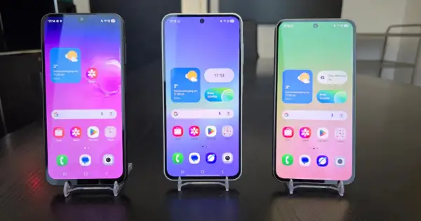 Trzy nowe Samsungi obok siebie, każdy z innym kolorowym tłem i widżetami. Kiedy nowy Samsung, to zawsze ekscytacja!