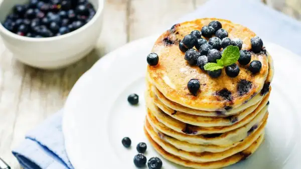 Jak zrobić proteinowe pancakes, które zachwycą smakiem i zdrowiem