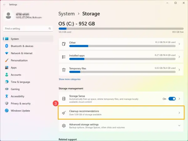 Ustawienia Windows 11: Zarządzanie dyskiem, sekcja "Zalecenia dotyczące oczyszczania" pokazuje ponad 5 GB wolnego miejsca.