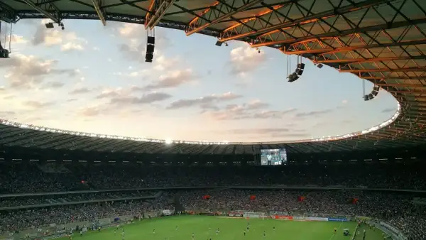Gdzie powstał pierwszy klub piłki nożnej? Odkryj jego historię i znaczenie