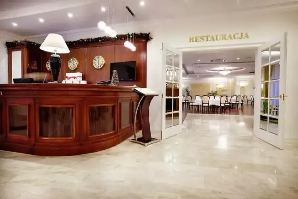 Co robi recepcjonistka w hotelu? Odkryj jej kluczowe zadania i wyzwania