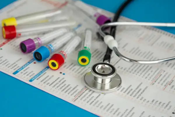 Badanie krwi u pediatry: kiedy sprawdzić poziom omega 3 dla dzieci?