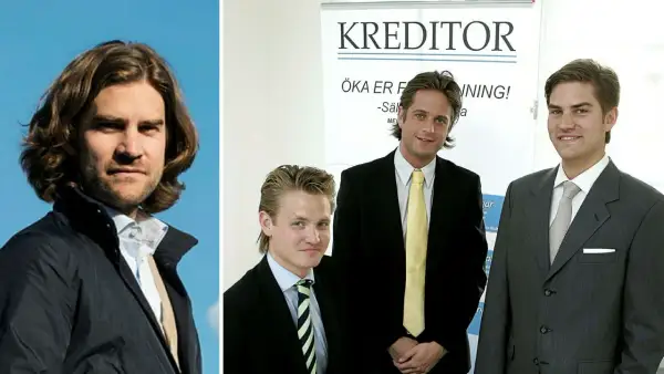 Sebastian Siemiatkowski, en av grundarna av Klarna, porträtterad med två kollegor framför en banderoll med texten "KREDITOR".
