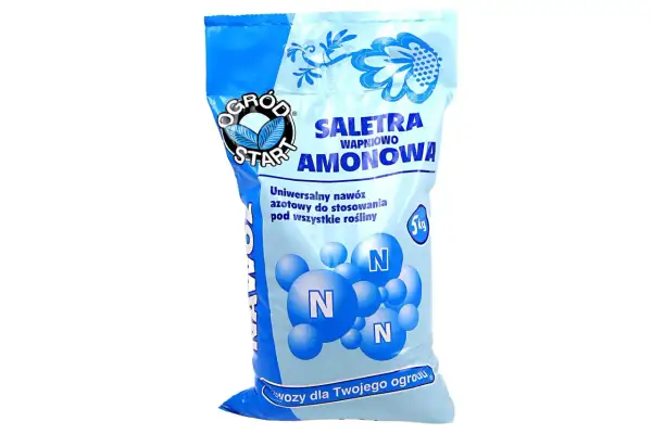 Opakowanie saletry wapniowo amonowej, uniwersalnego nawozu azotowego dla roślin. Worek 5kg z symbolem "N".