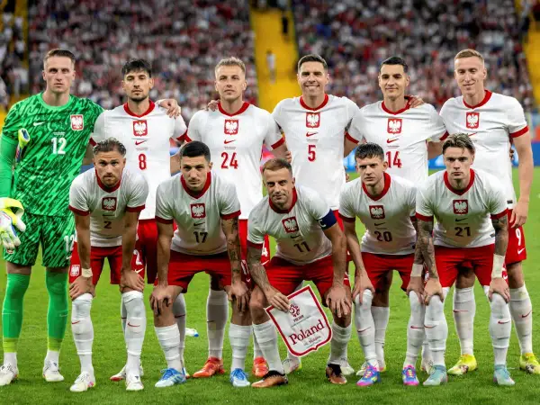 Polscy piłkarze imiona i nazwiska: Szczęsny, Glik, Krychowiak, Lewandowski, Zieliński, Milik, Piszczek, Błaszczykowski, Fabiański, Grosicki, Pjanić.